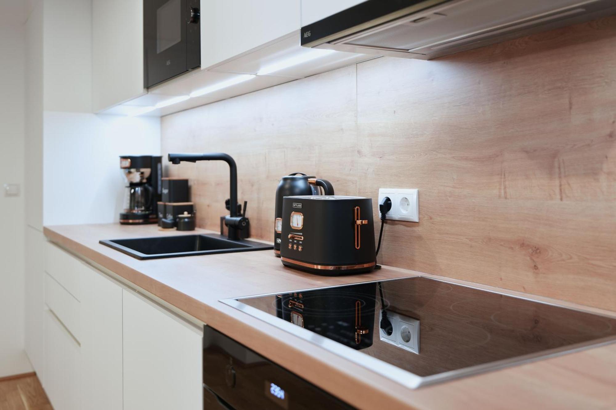 Stay In Style At Carl'S Design Residences - Modern Design Meets Green Comfort L Parking & Perfect Connection To City Center Wien Exterior foto